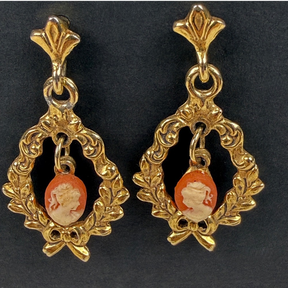 Vintage Gold Tone Cameo Dangle Earrings Wreath Bow Orange Cream Cameos